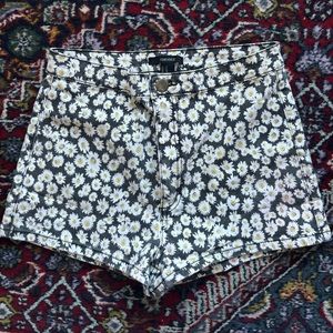 Daisy-print, high-waisted shorts